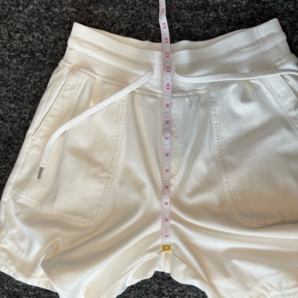 Athleta Farallon Sz XS Midi Short Organic Cotton Cream Commute Work Travel EUC - Picture 10 of 12